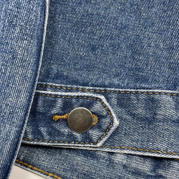 New without tags distressed Jean jacket L - Picture 7 of 8